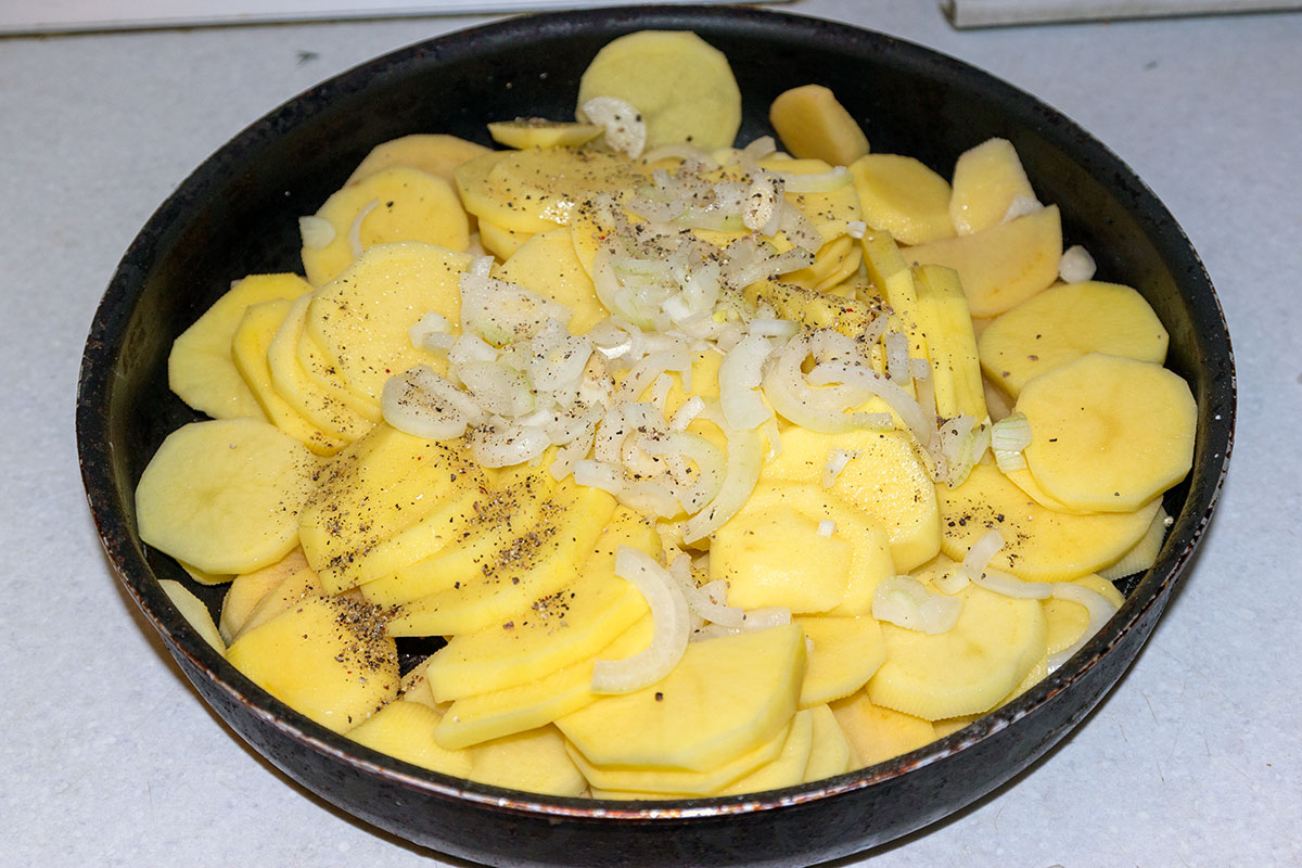 Картофель с луком Картофель с луком