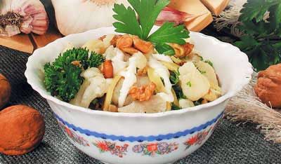 Фото к рецепту Салат из цветной капусты с сыром Салат из цветной капусты с сыром