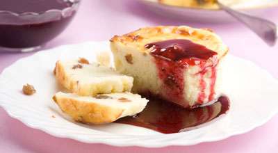 Запеканка манная с чёрносмородиновым соусом