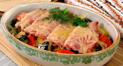 Фото к рецепту Грудинка, запеченная с овощами Грудинка, запеченная с овощами