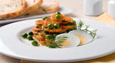 Морковь, тушёная с зелёным горошком