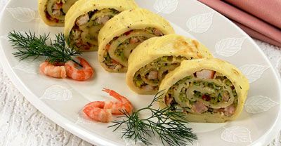 Яичный рулет с креветками и чили