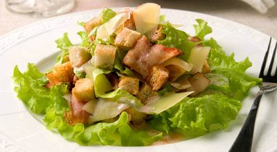 Салат "Цезарь" с беконом