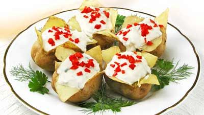 Фото к рецепту Печёный молодой картофель Печёный молодой картофель