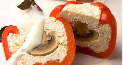 Перец сладкий, фаршированный творогом и грибами