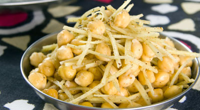 Фото к рецепту Салат из нута со свежим имбирем Салат из нута со свежим имбирем