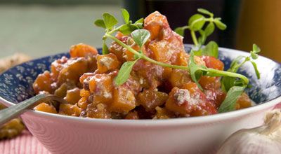 Тыква с кизилом и орехами