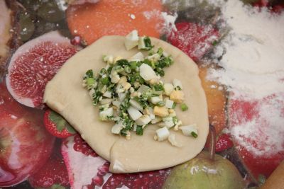 Пирожки с яйцом и луком