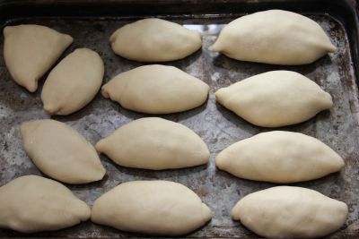 Пирожки с яйцом и луком