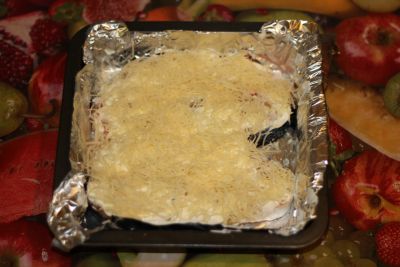 семга с майонезом, посыпанная сыром семга посыпанная сыром