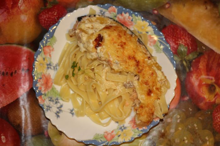 Фото к рецепту Семга с ананасом, запеченная под сыром Семга с ананасом, запеченная под сыром