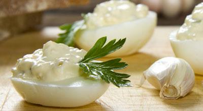 Фото к рецепту Яйца с чесноком Яйца с чесноком