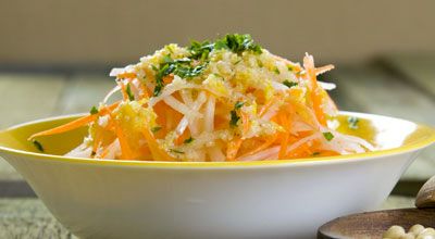 Фото к рецепту Салат с кедровыми орешками Салат с кедровыми орешками