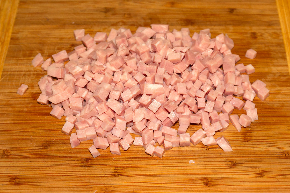 Нарезаем ветчину