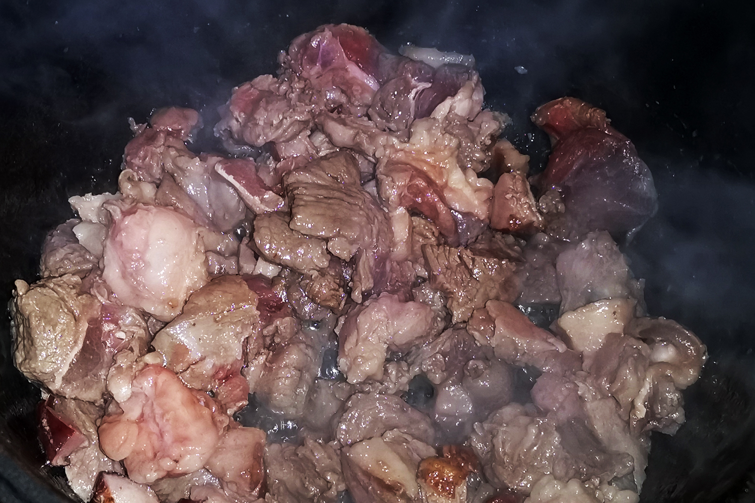 обжаренный шпик с мясом и луком по рецепту