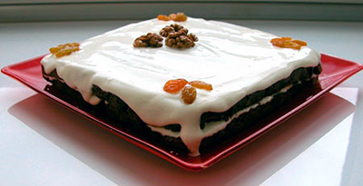 Фото к рецепту Торт с изюмом и орехами Торт с изюмом и орехами