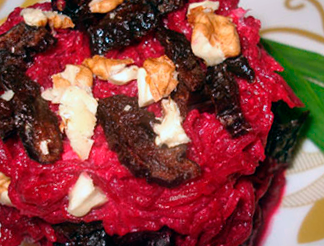 Фото к рецепту Салат из свеклы, чернослива и орехов Салат из свеклы, чернослива и орехов