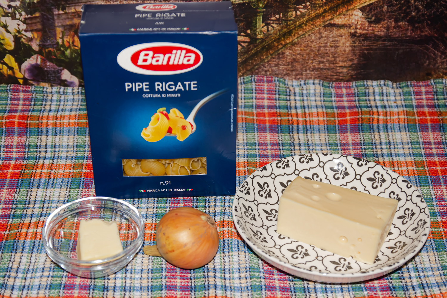 ингредиенты для рецепта Макароны По-швейцарски продукты для рецепта Макароны По-швейцарски