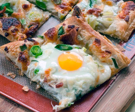 Фото к рецепту Яичница на слоеном тесте "На завтрак" Яичница на слоеном тесте "На завтрак"