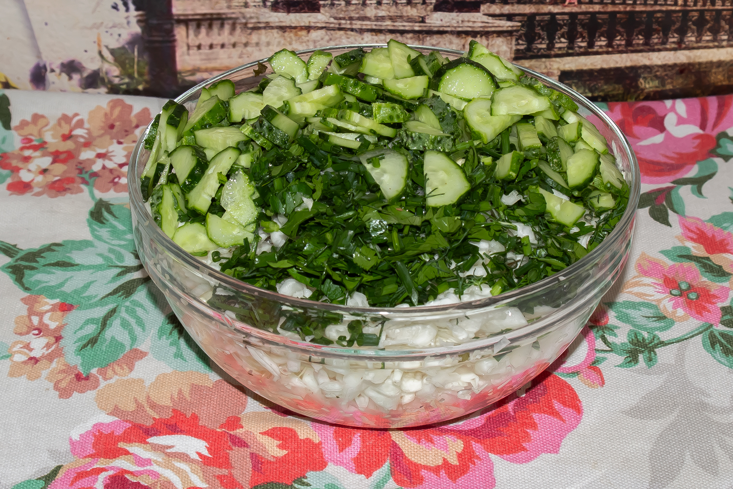 овощи смешанные вместе по рецепту Салат из огурцов и капусты 