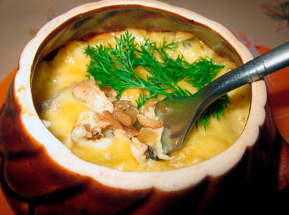 Жюльен из куриного филе и шампиньонов