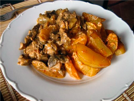 Фото к рецепту Печень с грибами Печень с грибами