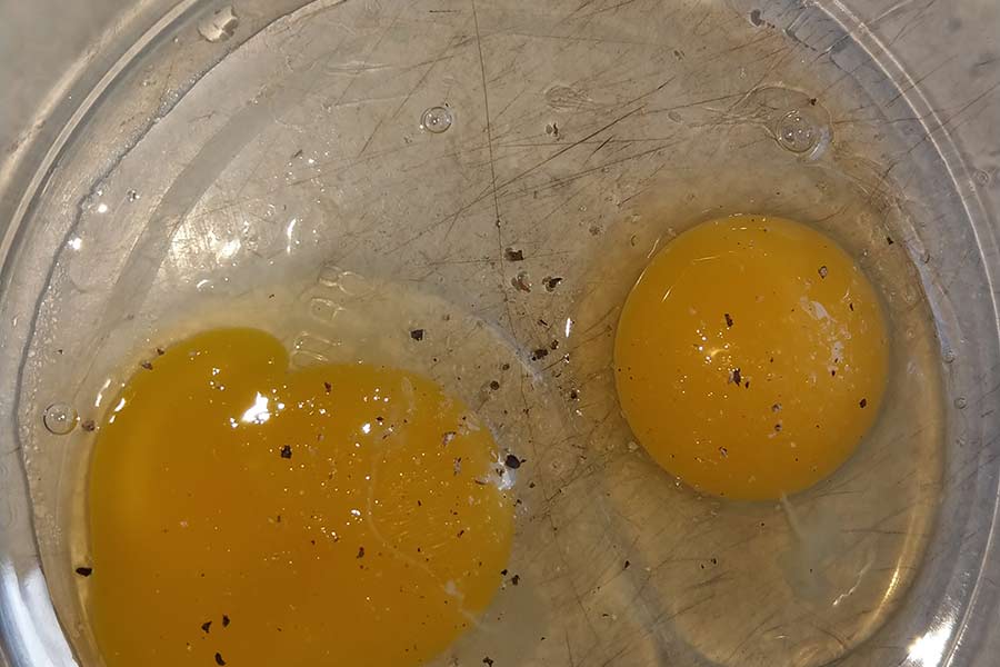 Яйца в миске
