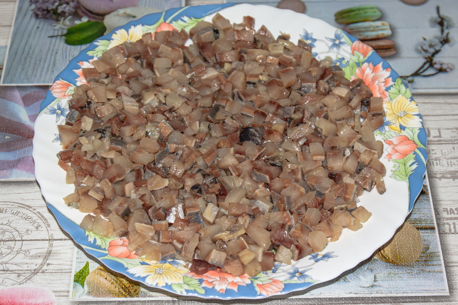 первый слой по рецепту Сельдь под шубой (2)