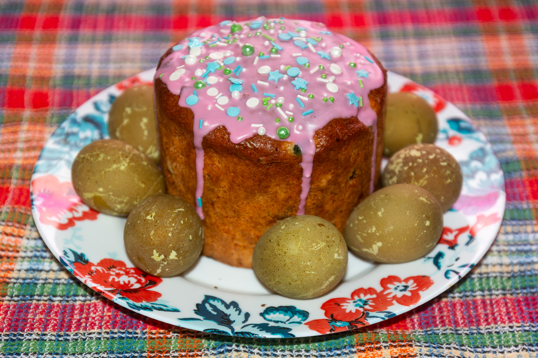 Фото к рецепту Кулич с цукатами, изюмом и орехами Кулич с цукатами, изюмом и орехами