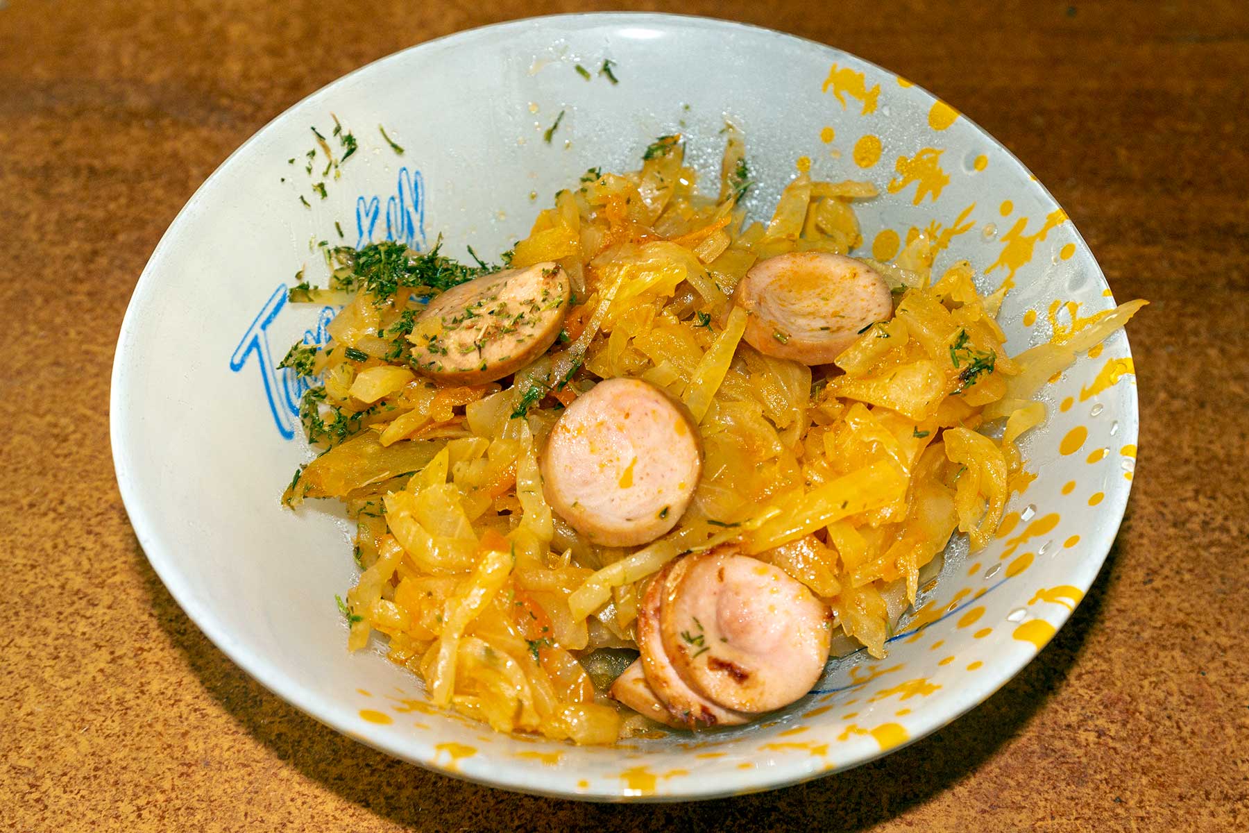 Тушеная капуста с сосисками