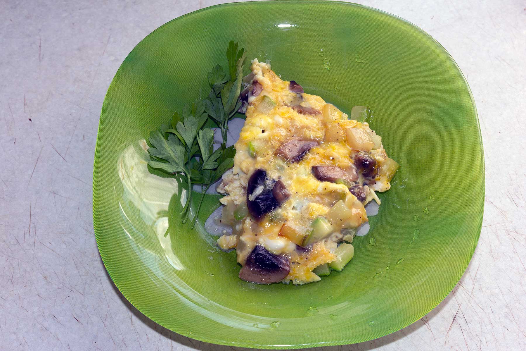 Яичница с кабачками и шампиньонами