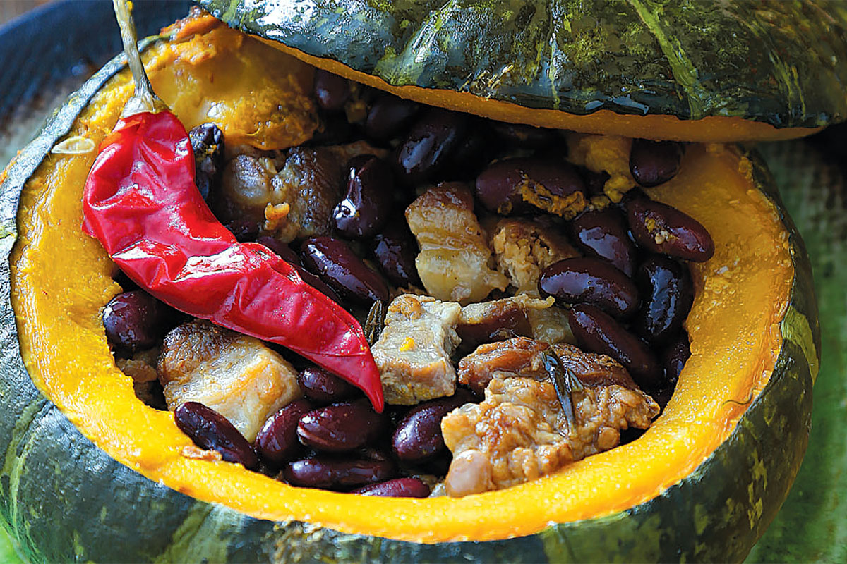 Тыква со свиными ребрышками и фасолью