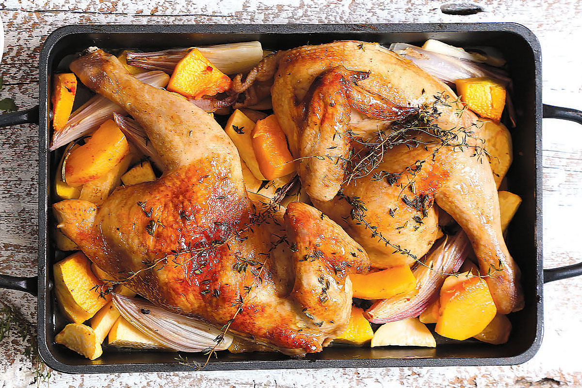 Молодой цыпленок с тыквой и репой