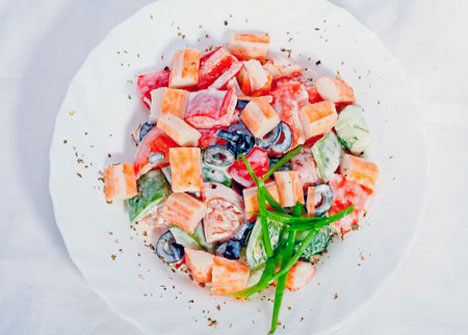 Салат с болгарским перцем и крабами