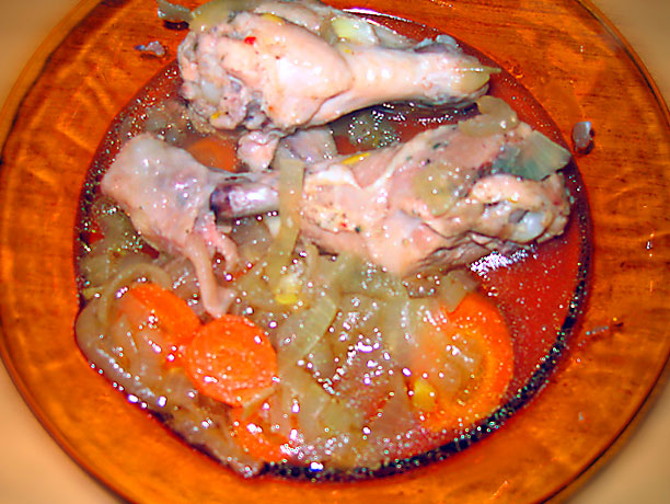 Курица с морковью и луком