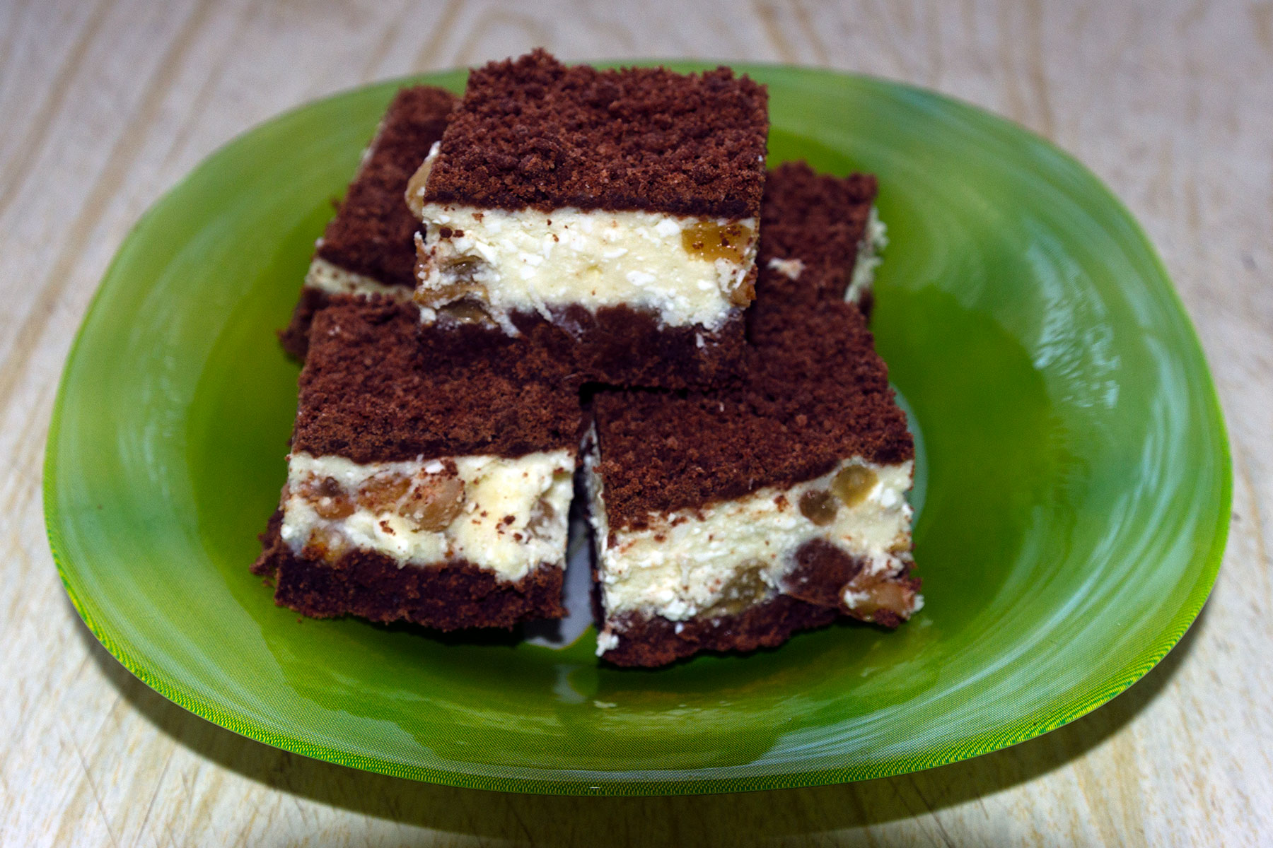 Фото к рецепту Шоколаный насыпной пирог с творожной начинкой Шоколаный насыпной пирог с творожной начинкой