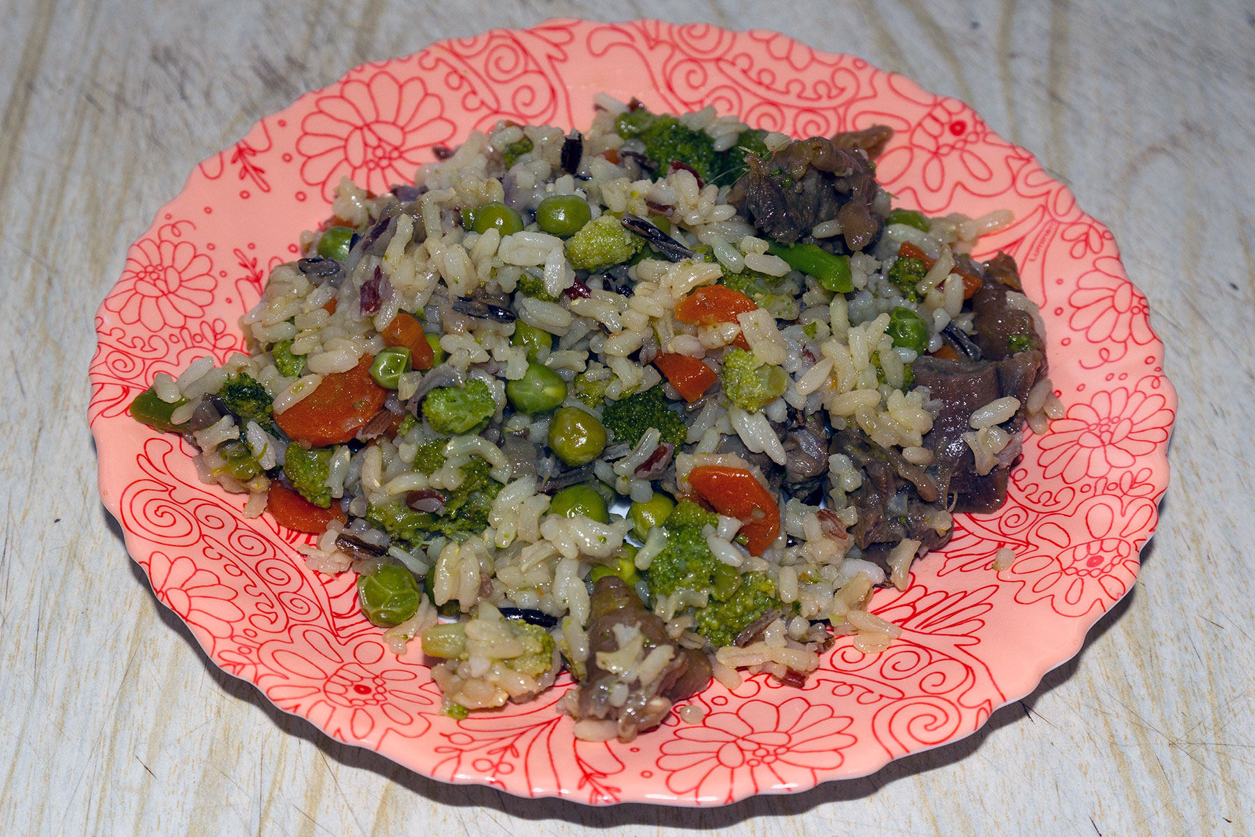 Рис с брокколи, зеленым горошком и курицей