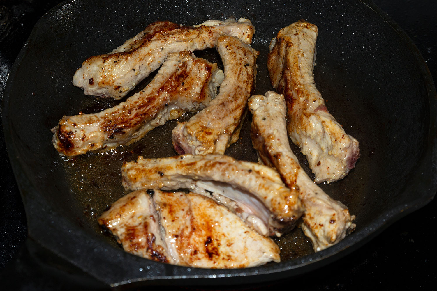 Обжариваем рёбра