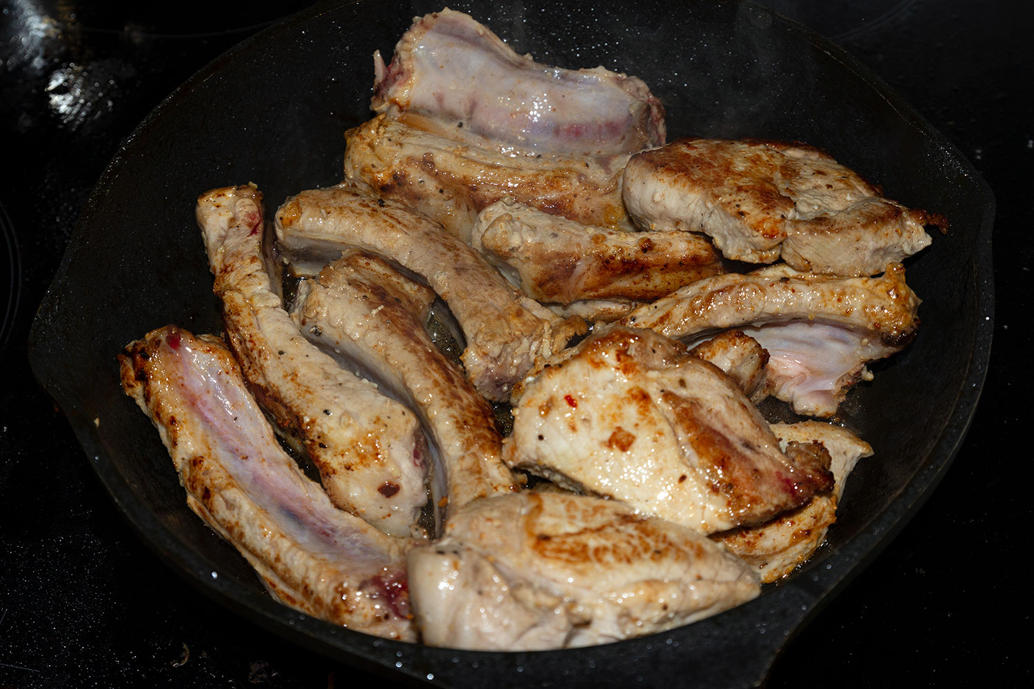 Тушим рёбра в сотейнике