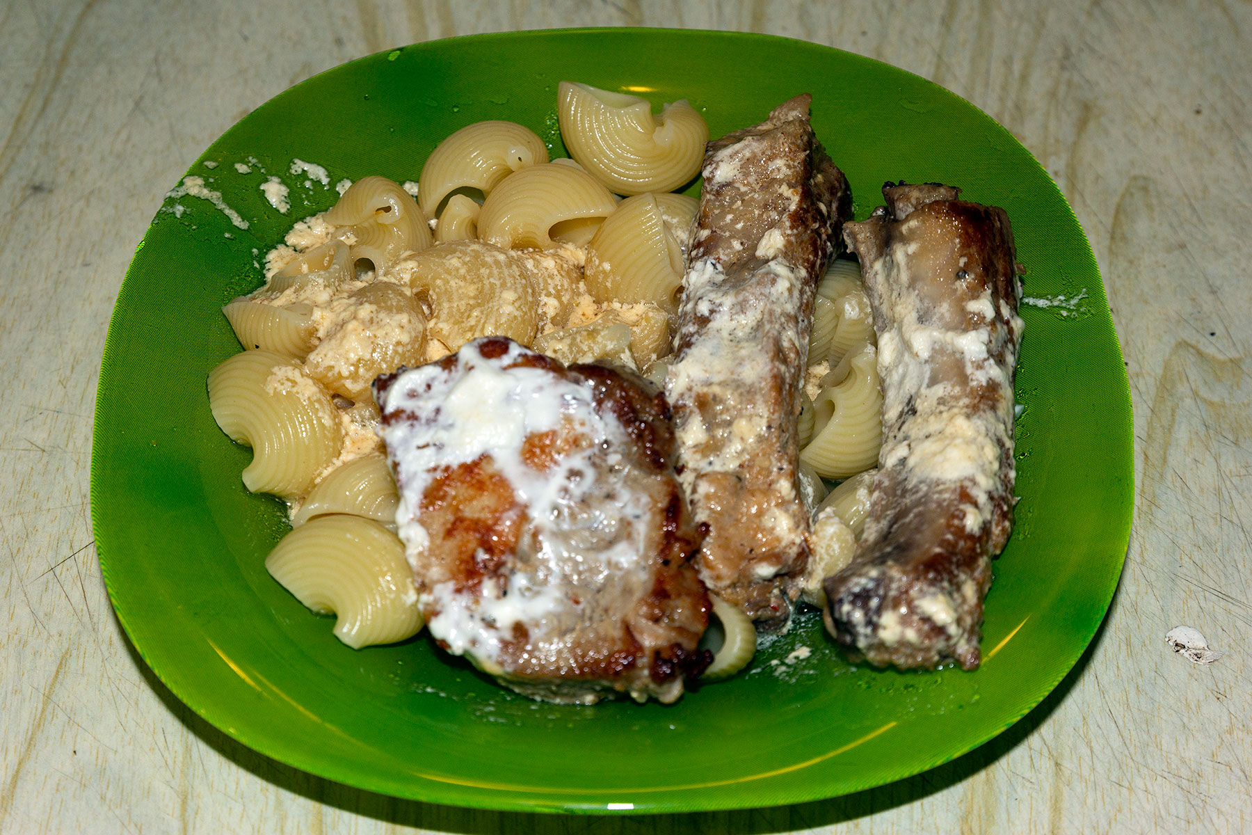 Свиные ребра, тушеные в сметане