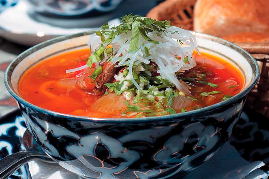 Лагман со сладким перцем и сельдереем