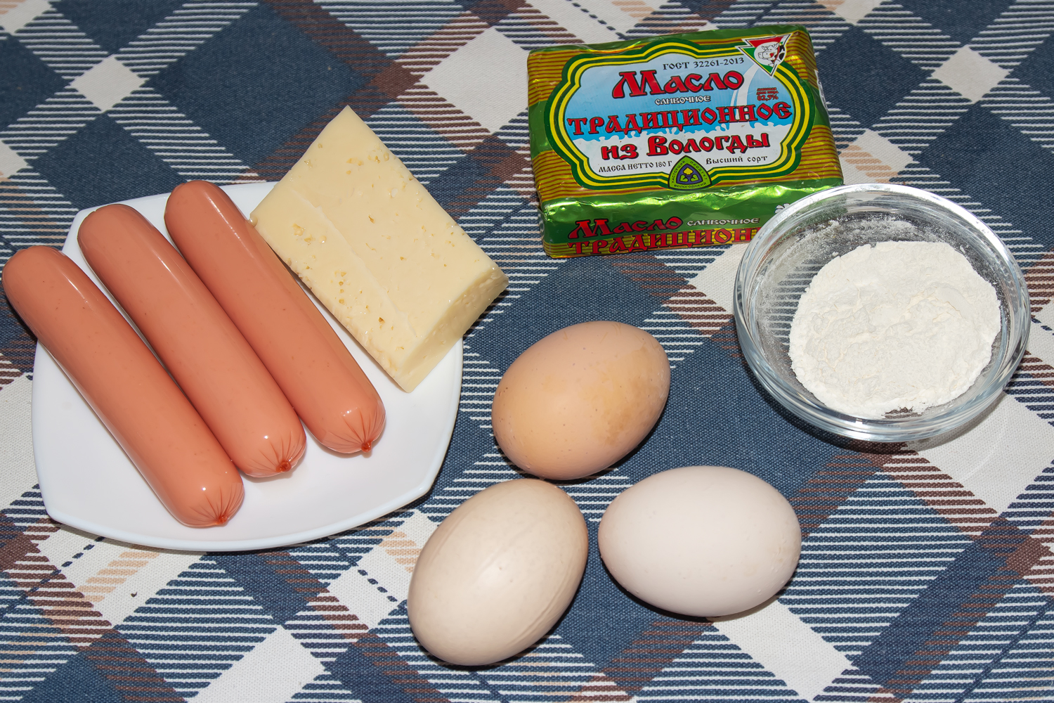 продукты для рецепта Омлет с сосисками и сыром
