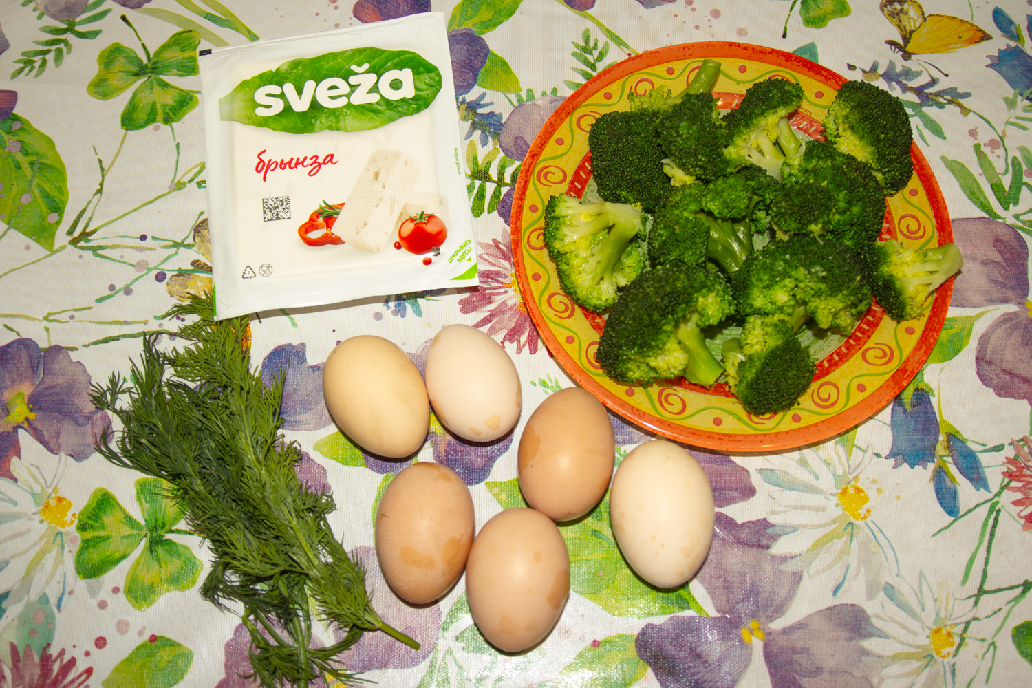 продукты для рецепта Омлет с брокколи и брынзой