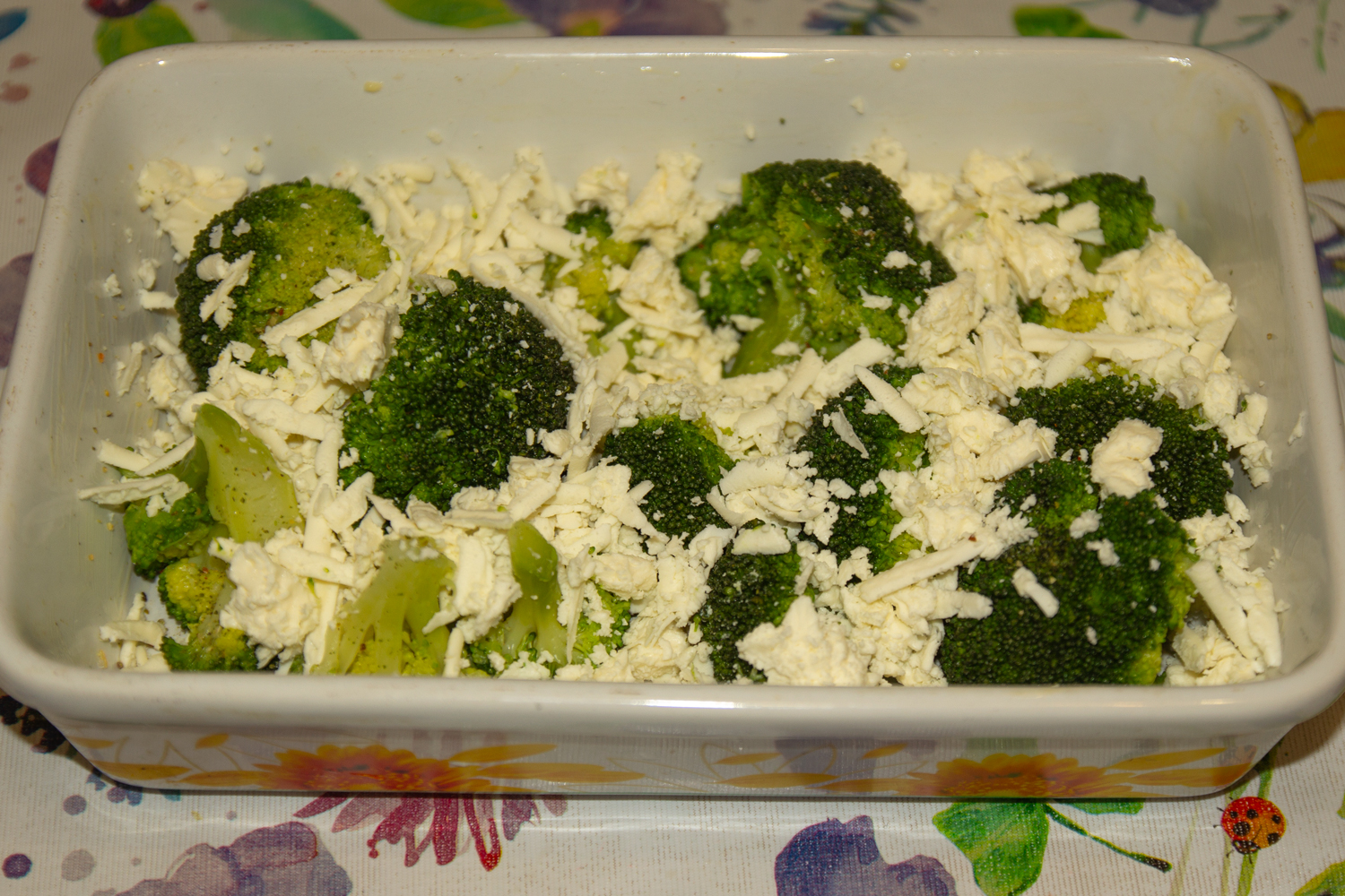 брокколи посыпанные брынзой по рецепту Омлет с брокколи и брынзой