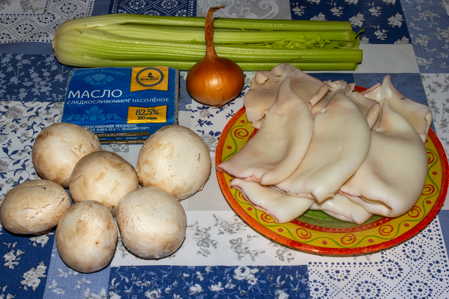 продукты для рецепта Фаршированные кальмары под майонезом