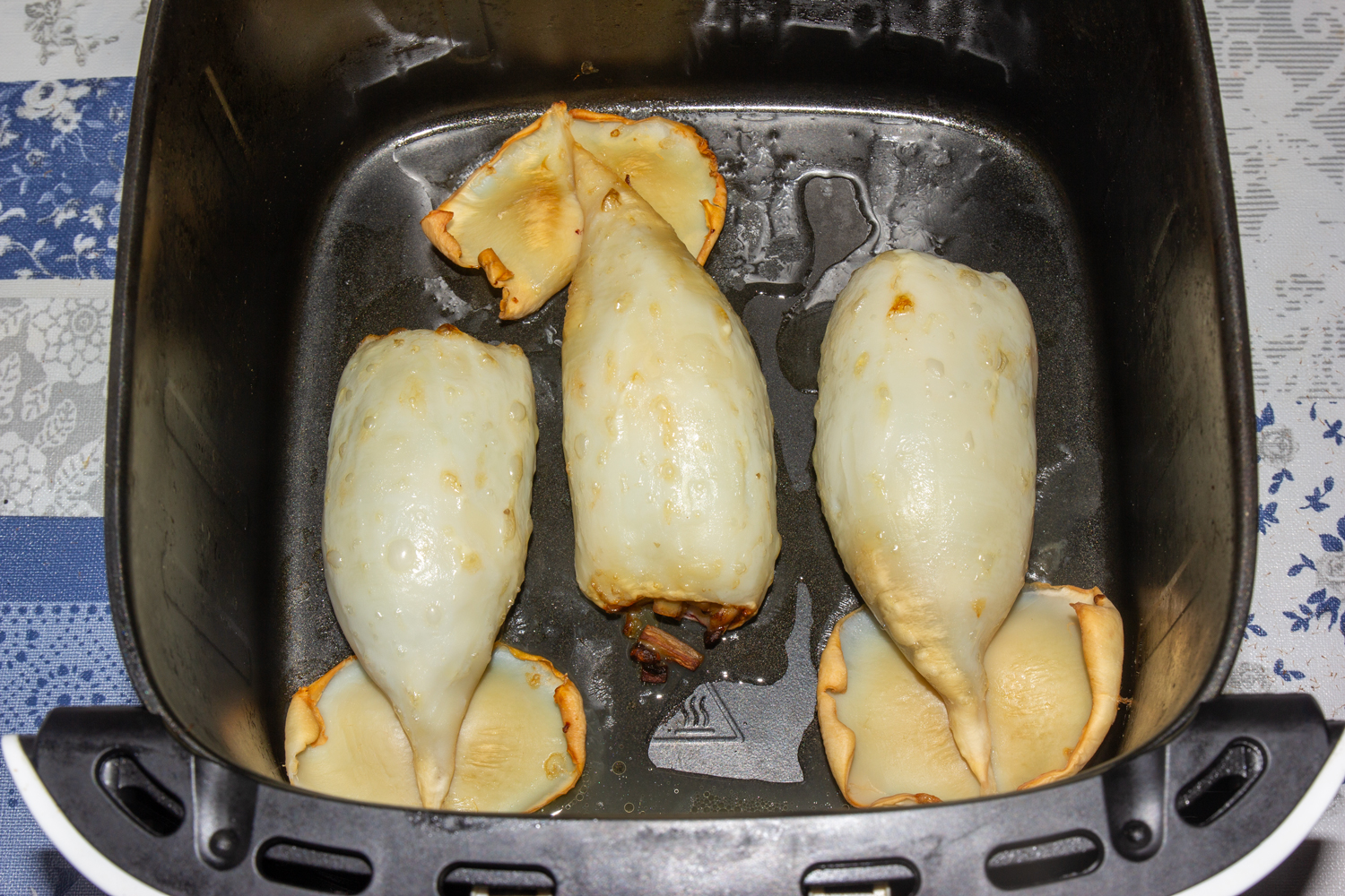 готовые кальмары по рецепту Фаршированные кальмары под майонезом