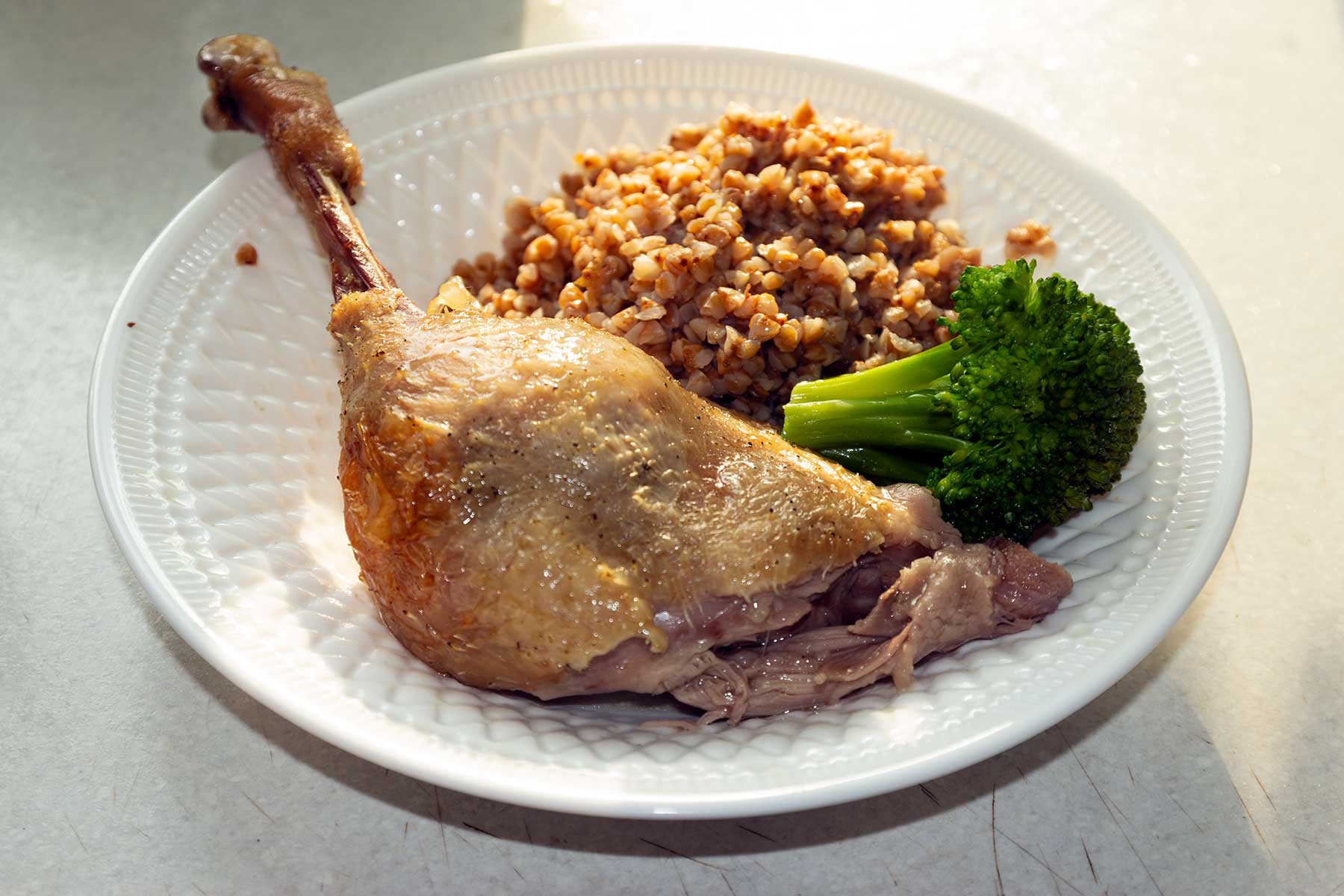 Гусь в духовке (в винном маринаде)