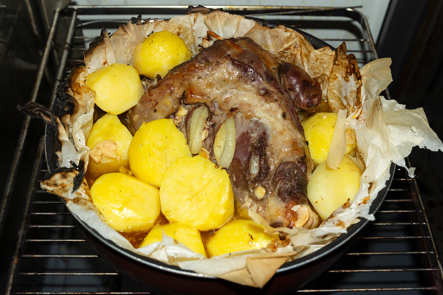 Готовая баранина в духовке