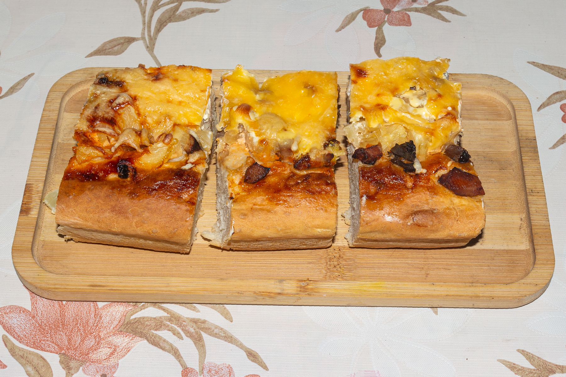 Пицца с ананасом (2)