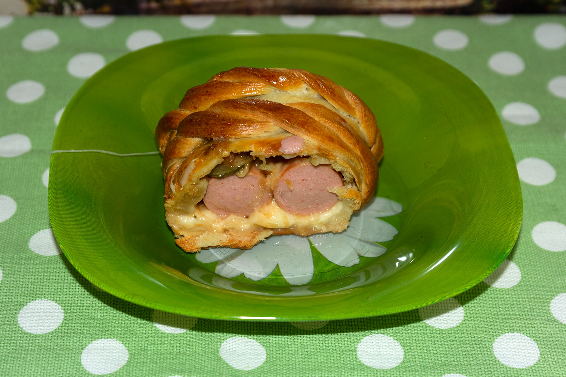 Фото к рецепту Пирог из сосисок "Хот-дог" Пирог из сосисок "Хот-дог"